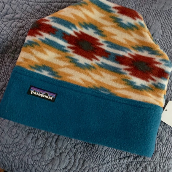Patagonia vest large & matching beanie - Picture 2 of 3